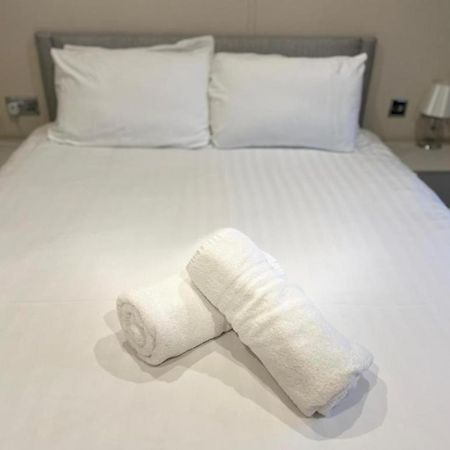 The Serenity Lodge With Hot Tub يورك المظهر الخارجي الصورة